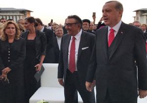 30 Ağustos Resepsiyonunda Renkli Kareler