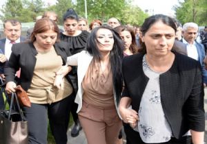 Ayşe Öğretmen Bebeğiyle Cezaevi nde