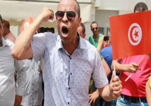 Tunus ta Büyük Seçim Protestosu