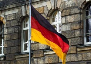 Deutsche Welle den Skandal Paylaşım!