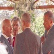  KİMSENİN KADEHİNE, TABAĞINA BAKMAM 