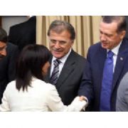 DTP LİLER, BU KEZ ERDOGAN İLE TOKALAŞTI
