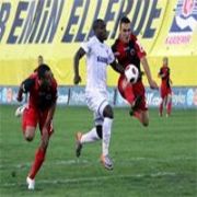 KARABÜK, GENÇLER İ DUMAN ETTİ 3-0