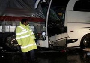 TIR, OTOBÜSE ÇARPTI, 1 ÖLÜ, 39 YARALI