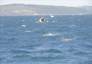 ÇANAKKALE BOĞAZI NDA ÜÇ YÜZÜCÜ KAYBOLDU