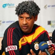 RİJKAARD 7 FUTBOLCUNUN BİLETİNİ KESTİ