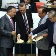 KAMER GENÇOY PATLAMASI YAPTI