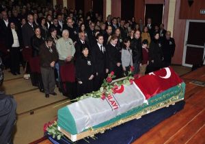 DEPREM DEDE SON YOLCULUĞUNA UĞURLANDI