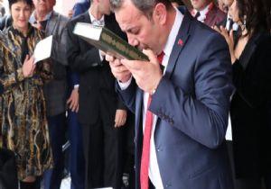 Kuran’a El Basıp Göreve Başladı