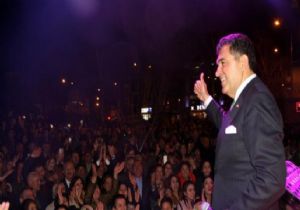 CHP li BaşkanMazbatayı Aldı Konser Verdi