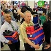 1 TL YE AYAKKABI İZDİHAMI
