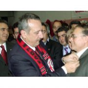 AĞAR, VİTRİN DEĞİŞTİRMEYE HAZIRLANIYOR...