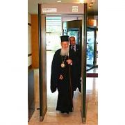 HAİN PAPAZ, İTALYA DA TÜRKİYE Yİ ŞİKAYET ETTİ