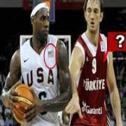 BASKETBOL MİLLİ TAKIMINDAN AY YILDIZ KALDIRILDI