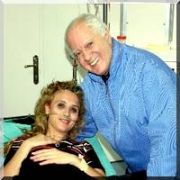 BAŞROL OYUNCUSU SAHNEDE SARA NÖBETİ GEÇİRDİ