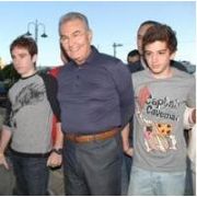 BAYRAM NAMAZINI TORUNLARIYLA KILDI