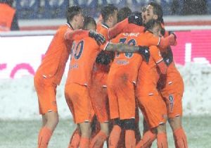 Başakşehir Hız Kesmedi 3-0