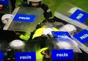 AKHİSAR DA CÜNEYT ÇAKIR A BÜYÜK TEPKİ