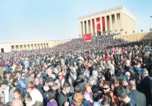 Yüzbinler Anıthabir e Aktı