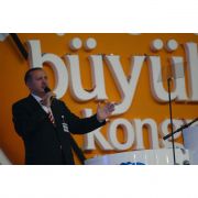 ERDOĞAN, LAİKLİK SLOGANLARINI KONGREDE YANITLADI