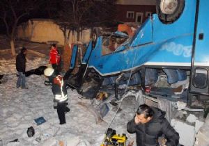 FLAŞ..ÖĞRENCİ MİNİBÜSÜ KAZA YAPTI 11 ÖLÜ