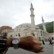 ÇAYKARA DA İKİNDİ EZANI 1,5 SAAT GECİKMELİ OKUNUYOR