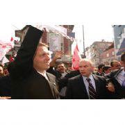 CEM UZAN HÜKÜMETİ TOPA TUTTU