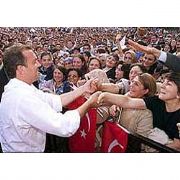 CEM UZAN YENİDEN SAHNE ALIYOR
