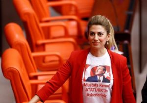 Mecliste Atatürk Tişörtlü Protesto