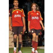 CİMBOM UN YENİ FORMALARI TANITILDI