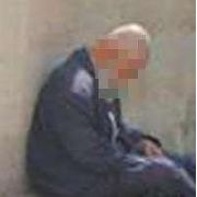  CAMİ AVLUSUNA BEBEK YERİNE DEDE BIRAKIYORLAR