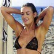 DEMİ MOORE, GÖCEK TE GAZETECİ DÖVDÜRDÜ
