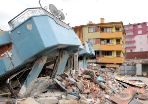 VAN DEPREMİNDE İLK KARAR!