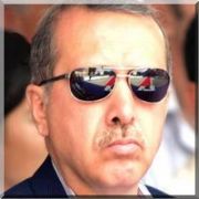 ERDOĞAN IN KARŞISINDA DİLLERİ TUTULAN 3 GAZETECİ!