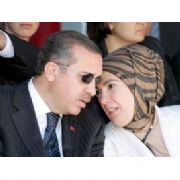 ERDOĞAN UMRE YE EŞİ DÜĞÜN E