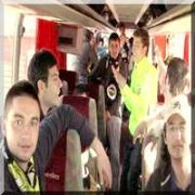 ŞOFÖR, FENERLİLERİ YOLDA BIRAKIP KAÇTI