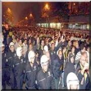 FENERLİLER STAD A POLİS KORDONU ALTINDA GİRDİ