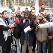 ARINÇ IN EVİNİN ÖNÜNDE DARBE KARŞITI EYLEM!