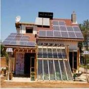 BU EVİN HERŞEYİ GÜNEŞ ENERJİSİYLE ÇALIŞIYOR