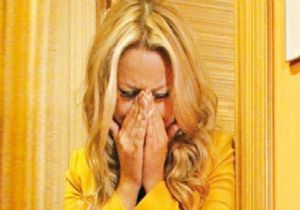 HADİSE KULİS TE GÖZYAŞINA BOĞULDU!