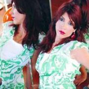 HANDE YENER  15 YAŞ KÜÇÜK GARSON SEVGİLİSİYLE