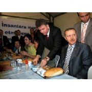 İFTAR ÇADIRINDA SİYASET
