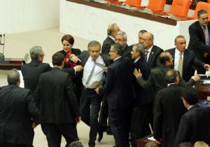 FLAŞ.. MECLİS TE MHP-AKP KAVGASI!