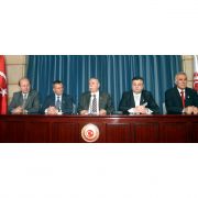 CHP Lİ 31 MİLLETVEKİLİ:  KESİNLİKLE İSTİFA ETMEYECEĞİZ! 