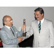 KADİR İNANIR A USTA OYUNCU ÖDÜLÜ