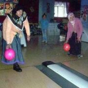 BUNLARDA KARS LI BOWLİNGCİ KADINLAR