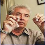 KASTELLİ NİN ASİ OĞLU KÜPELERİN SIRRINI AÇIKLADI.