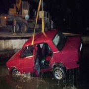 DENİZE UÇAN OTOMOBİLDE BABA KIZ BOĞULARAK ÖLDÜ