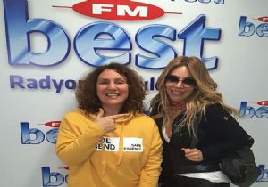 ŞÖHRET İÇİN DERGİYE SOYUNUNCA RÜTBELERİ SÖKÜLDÜ
