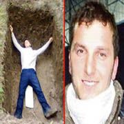 MEZARA GİRİP FOTOĞRAF ÇEKTİRDİ VE ÖLDÜ